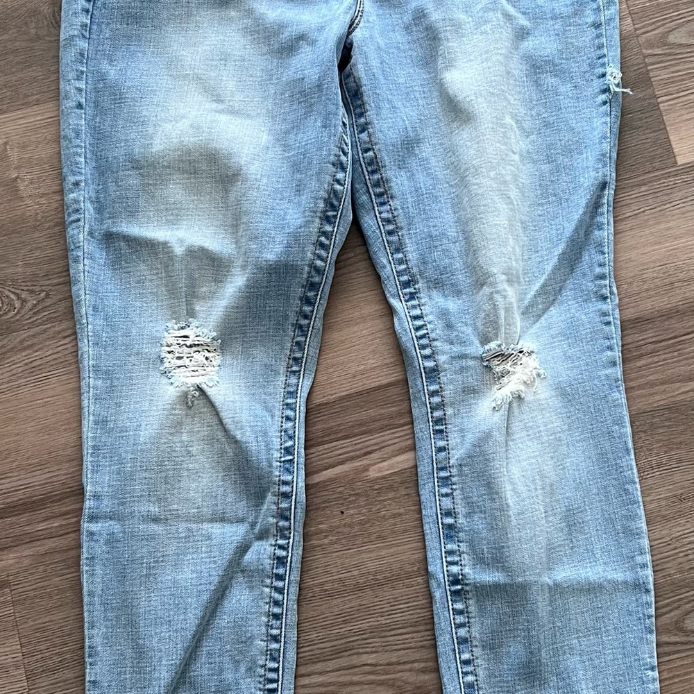 Seven7 Women's Light Blue Ripped Skinny Jeans